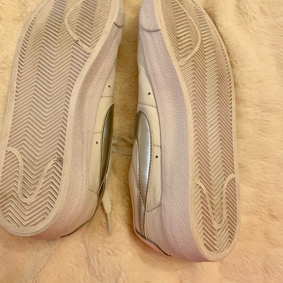 CUTE NIKES - Picture 3 of 3